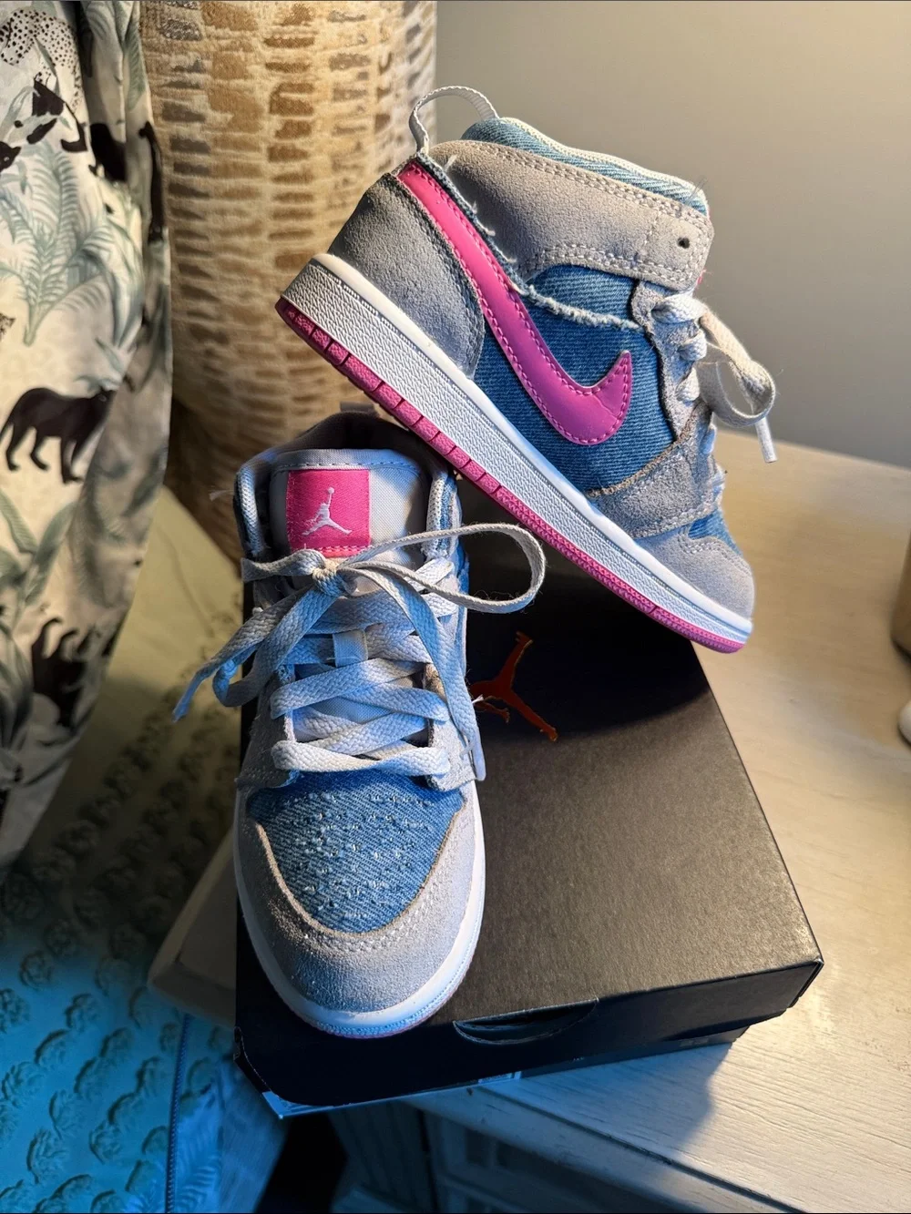 Jordan Kids Low-Top Sneakers in Gray, Blue and Pink
